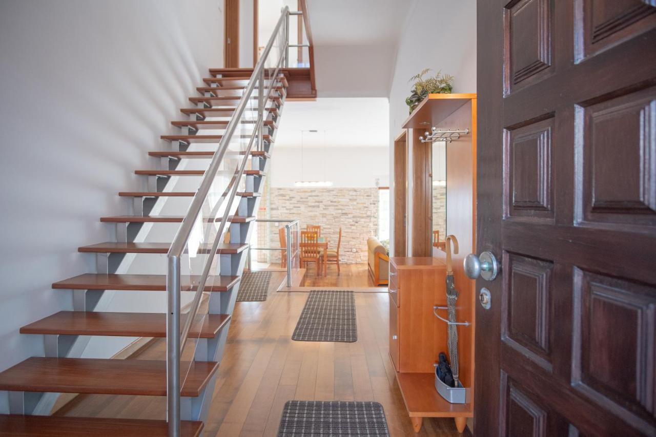 8 Rodrigues Family House - Villa With Patio Nazaré Extérieur photo