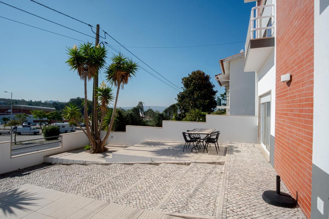 8 Rodrigues Family House - Villa With Patio Nazaré Extérieur photo